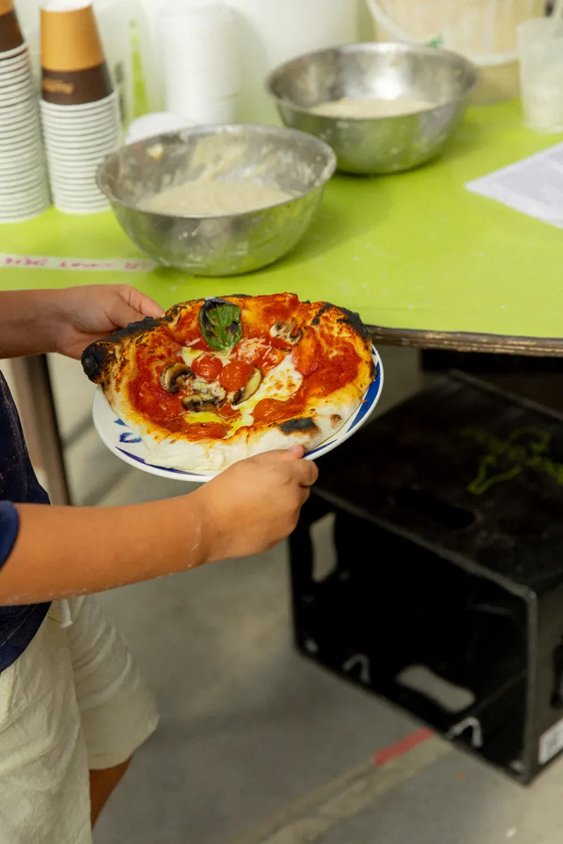 Pizza tout juste sortie du four