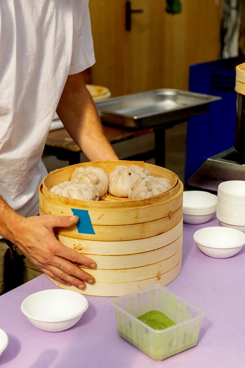 Paniers vapeur de baos sortis de la cuisine